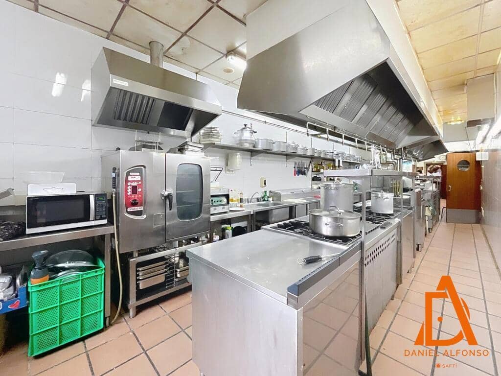 Erhverv til salg i Aviles - € 1.421.000 (Ref: 9173620)