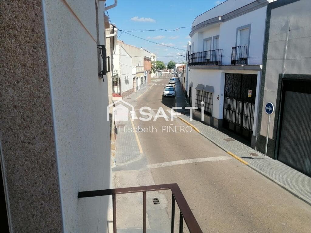 3 soveværelse Villa til salg i Puebla de la Calzada med garage - € 118.000 (Ref: 9173640)