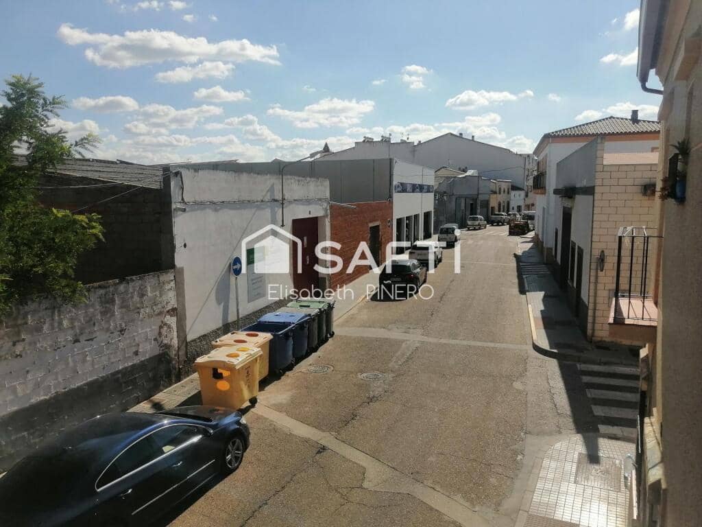 3 soveværelse Villa til salg i Puebla de la Calzada med garage - € 118.000 (Ref: 9173640)