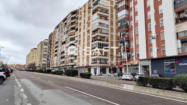 4 soveværelse Lejlighed til salg i Pardaleras, Badajoz by - € 214.000 (Ref: 9173655)