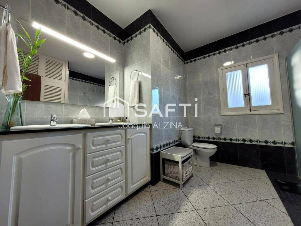 3 soverom Villa til salgs i Ciutadella de Menorca med svømmebasseng garasje - € 840 000 (Ref: 9173672)