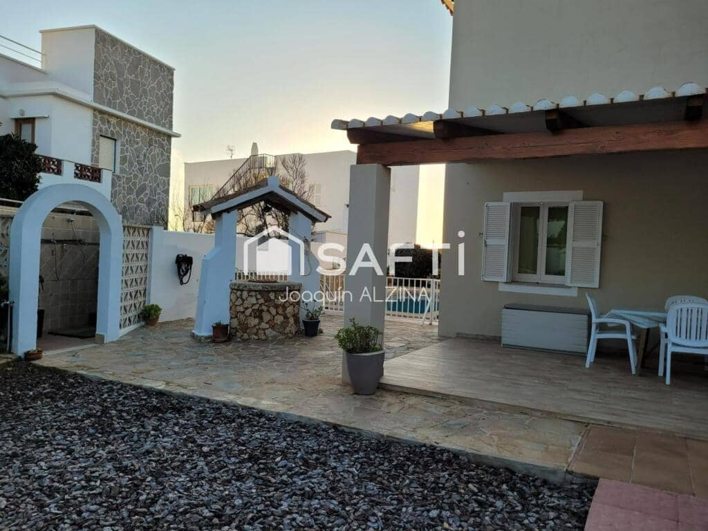 3 soverom Villa til salgs i Ciutadella de Menorca med svømmebasseng garasje - € 840 000 (Ref: 9173672)