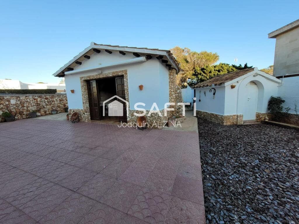 3 soverom Villa til salgs i Ciutadella de Menorca med svømmebasseng garasje - € 840 000 (Ref: 9173672)
