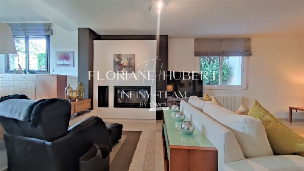 5 sypialnia Willa na sprzedaż w Collbato z basenem garażem - 650 000 € (Ref: 9173739)