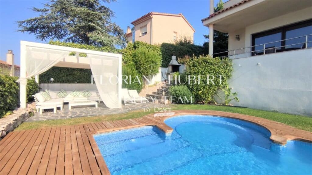 5 sypialnia Willa na sprzedaż w Collbato z basenem garażem - 650 000 € (Ref: 9173739)