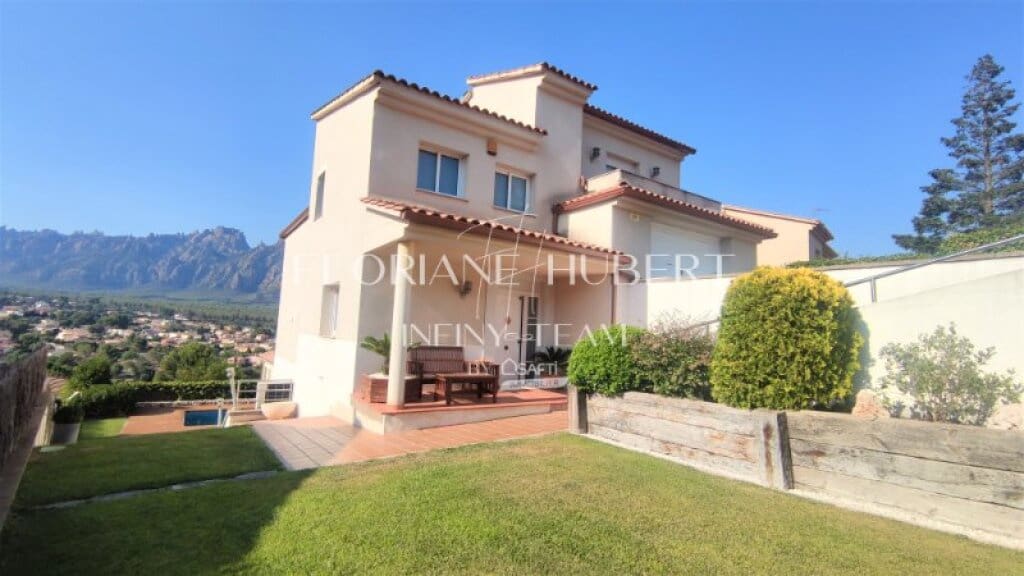 5 sypialnia Willa na sprzedaż w Collbato z basenem garażem - 650 000 € (Ref: 9173739)