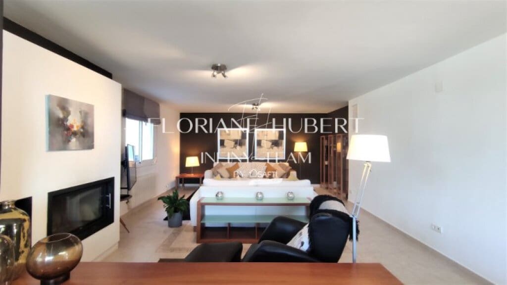 5 sypialnia Willa na sprzedaż w Collbato z basenem garażem - 650 000 € (Ref: 9173739)