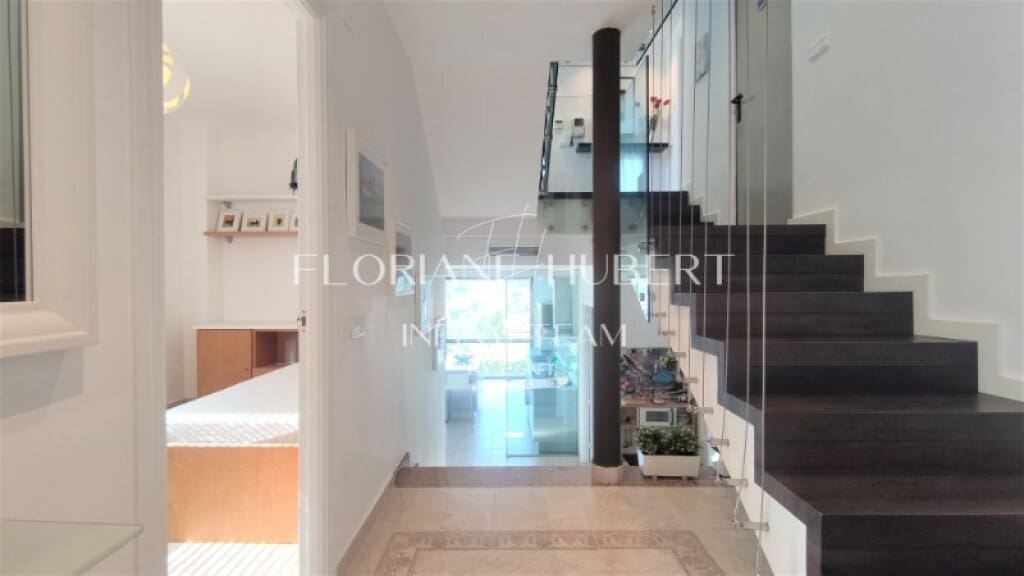 5 sypialnia Willa na sprzedaż w Collbato z basenem garażem - 650 000 € (Ref: 9173739)