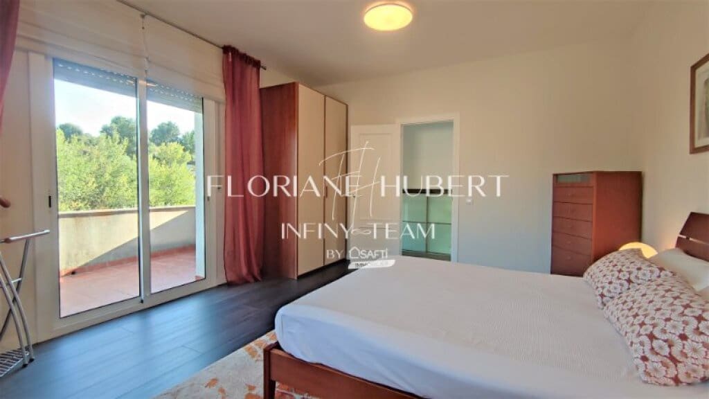 5 sypialnia Willa na sprzedaż w Collbato z basenem garażem - 650 000 € (Ref: 9173739)