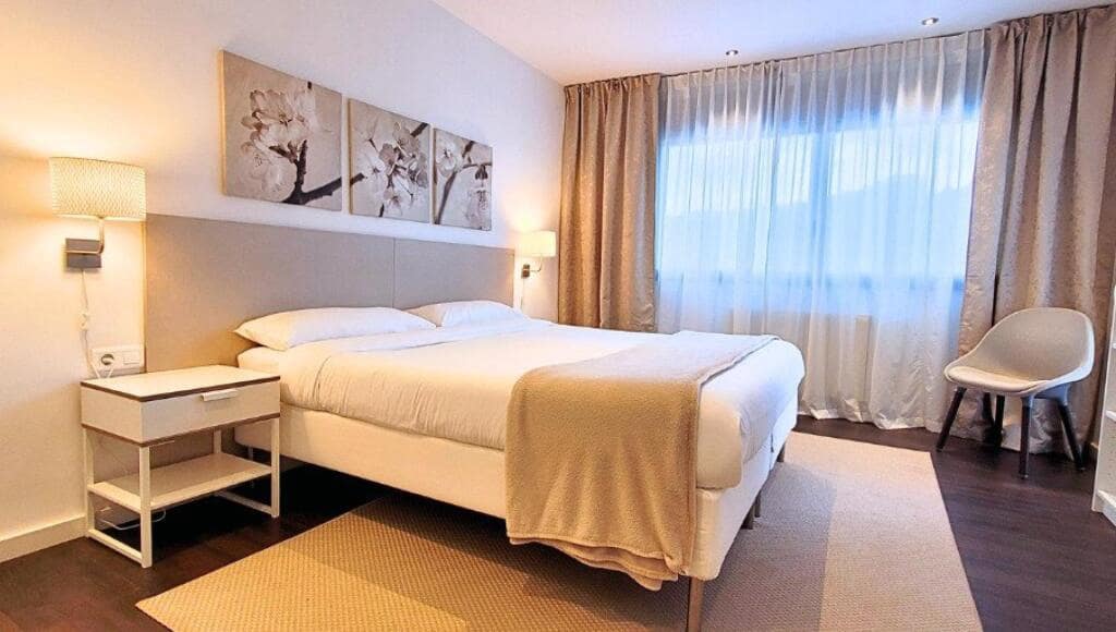 5 sypialnia Willa na sprzedaż w Collbato z basenem garażem - 650 000 € (Ref: 9173739)