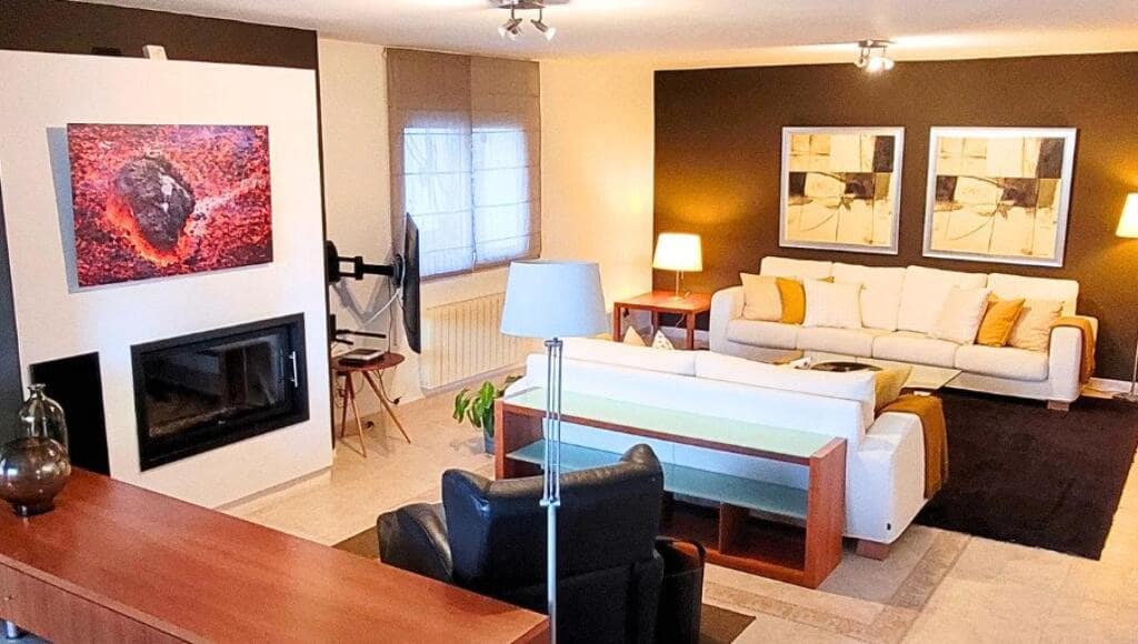 5 sypialnia Willa na sprzedaż w Collbato z basenem garażem - 650 000 € (Ref: 9173739)