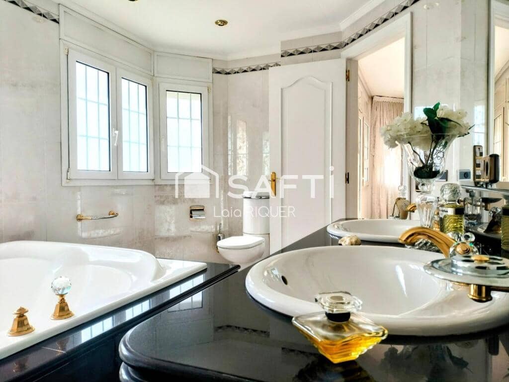 3 soverom Villa til salgs i Pineda de Mar med garasje - € 499 000 (Ref: 9173798)