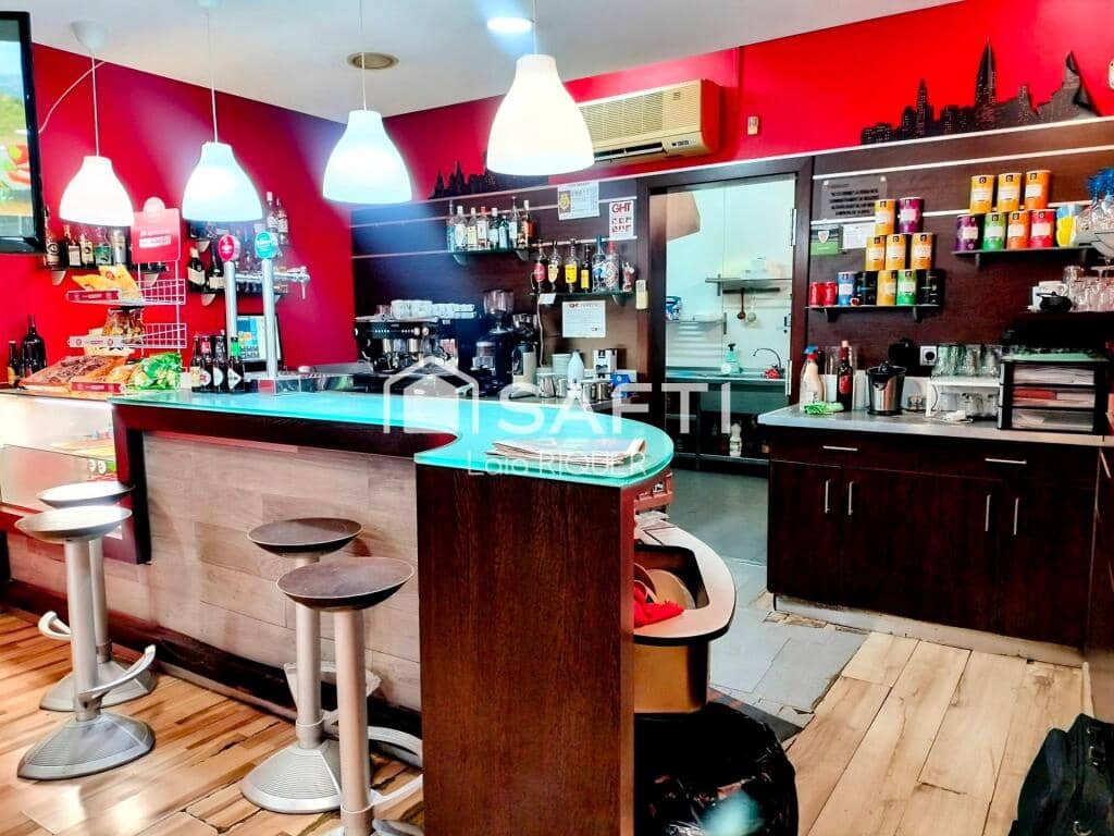Commercial for sale in Badalona - € 60,000 (Ref: 9173802)