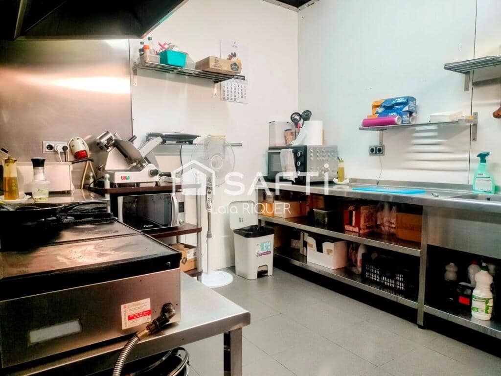 Commercial for sale in Badalona - € 60,000 (Ref: 9173802)