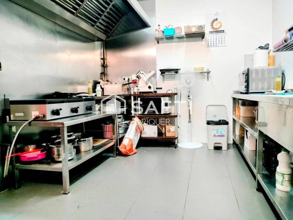 Commercial for sale in Badalona - € 60,000 (Ref: 9173802)