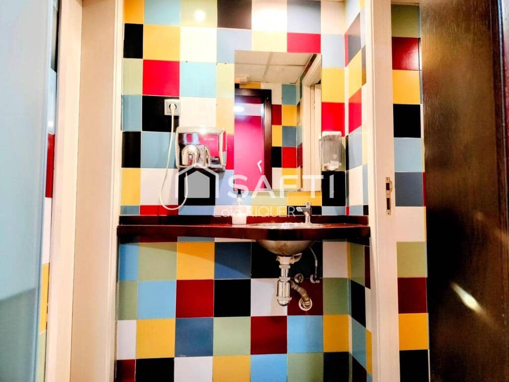 Commercial for sale in Badalona - € 60,000 (Ref: 9173802)