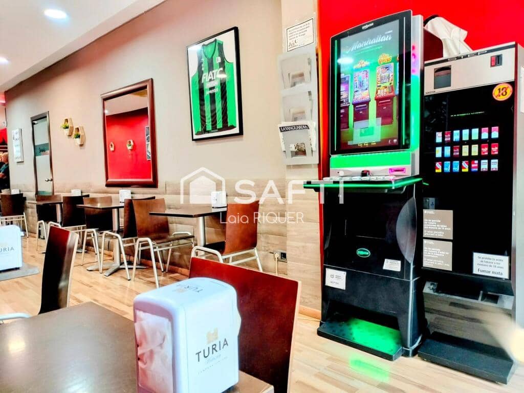 Commercial for sale in Badalona - € 60,000 (Ref: 9173802)