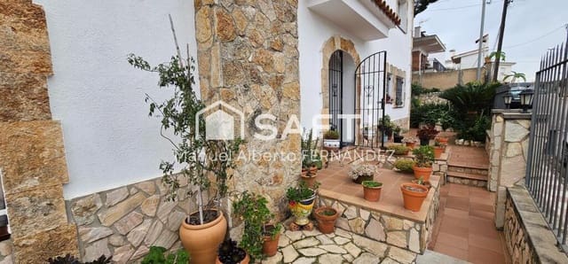 4 Zimmer Villa zu verkaufen in Santa Clotilde, Lloret de Mar mit Pool Garage - 499.000 € (Ref: 9173813)