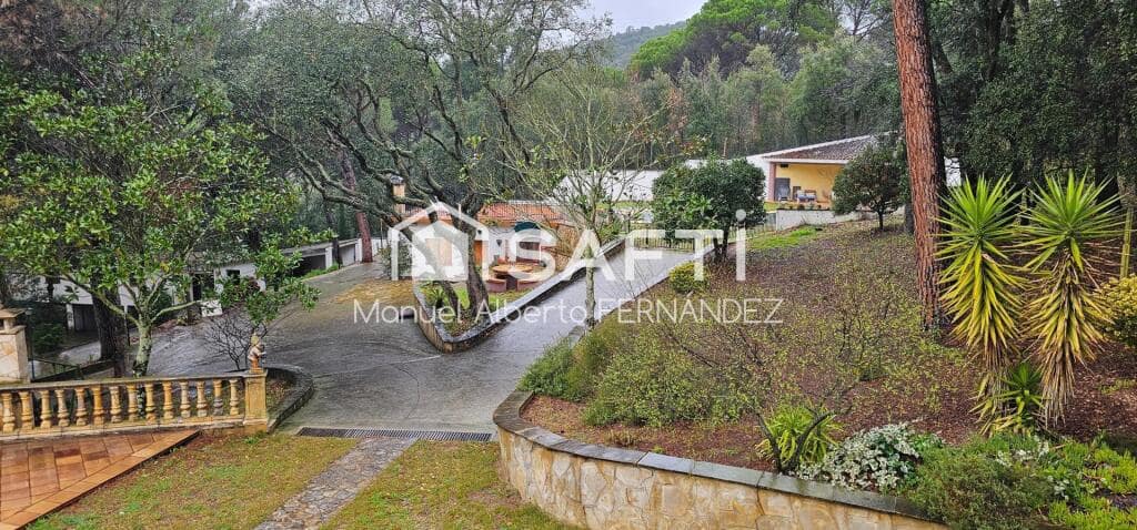 9 soveværelse Finca/Landehus til salg i Sant Feliu de Buixalleu med swimmingpool garage - € 1.250.000 (Ref: 9173815)