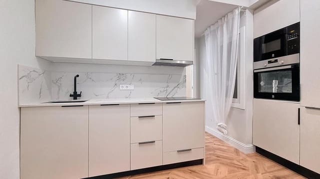 1 bedroom Apartment for sale in El Barri Gòtic, Barcelona city - € 275,000 (Ref: 9173828)