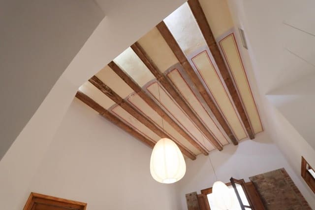 2 slaapkamer Appartement te koop in El Barri Gòtic, Barcelona stad - € 449.900 (Ref: 9173829)