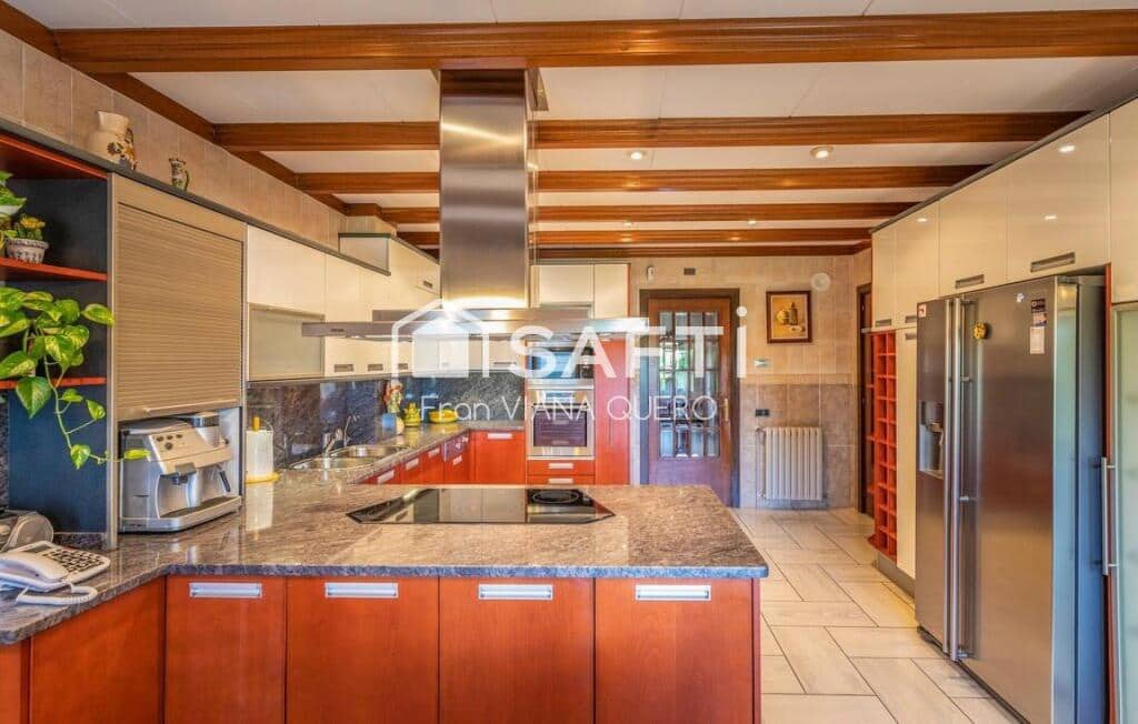 5 bedroom Villa for sale in Pineda de Mar with pool garage - € 759,000 (Ref: 9173832)