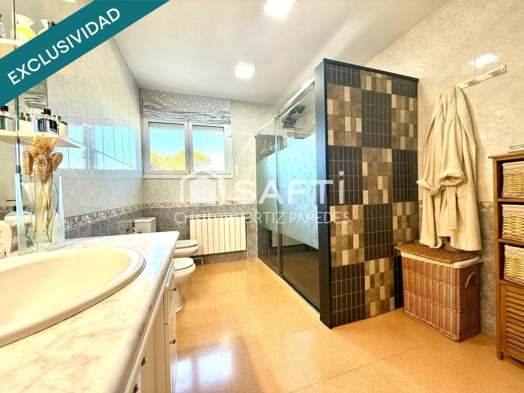 4 bedroom Villa for sale in Caldes de Malavella with pool garage - € 420,000 (Ref: 9173855)