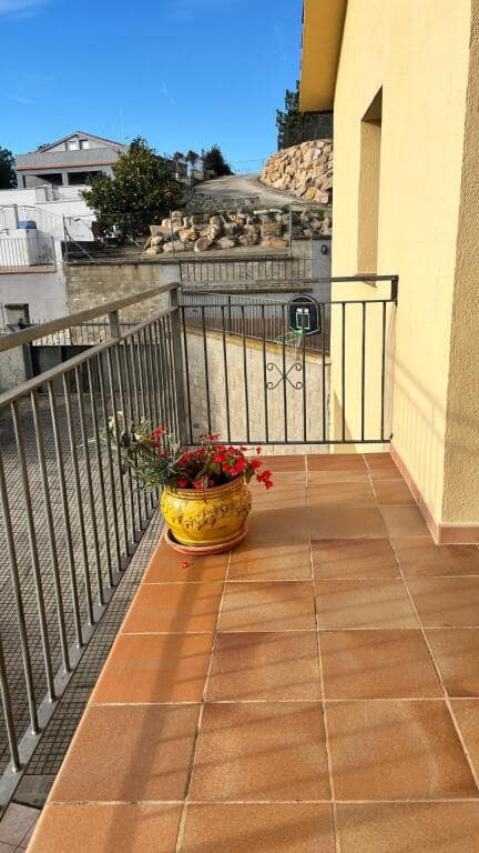 3 bedroom Villa for sale in Riudarenes with garage - € 239,000 (Ref: 9173857)