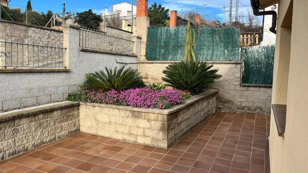 3 bedroom Villa for sale in Riudarenes with garage - € 239,000 (Ref: 9173857)