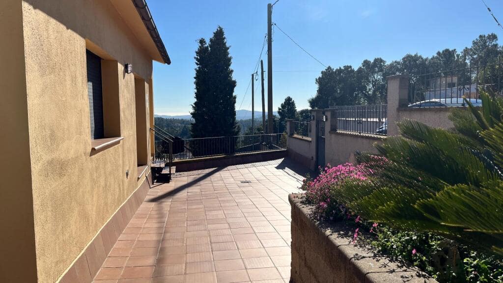 3 bedroom Villa for sale in Riudarenes with garage - € 239,000 (Ref: 9173857)