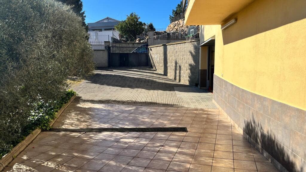 3 bedroom Villa for sale in Riudarenes with garage - € 239,000 (Ref: 9173857)