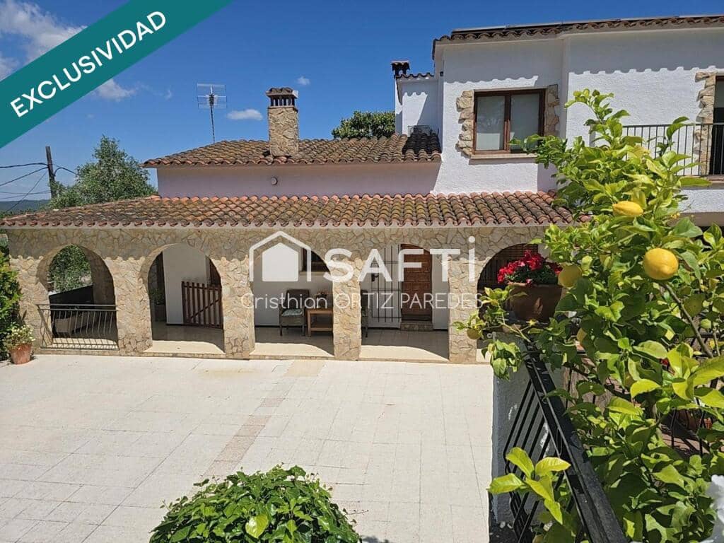 5 sypialnia Willa na sprzedaż w Santa Cristina d'Aro z basenem garażem - 1 272 000 € (Ref: 9173867)