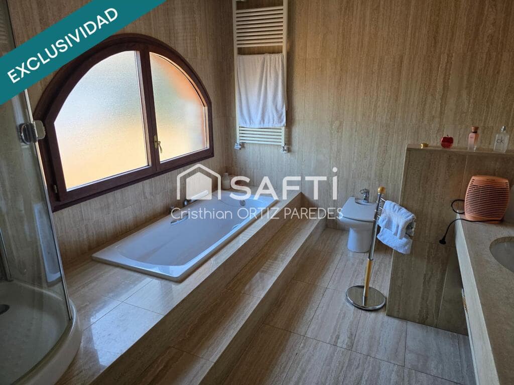 5 sypialnia Willa na sprzedaż w Santa Cristina d'Aro z basenem garażem - 1 272 000 € (Ref: 9173867)