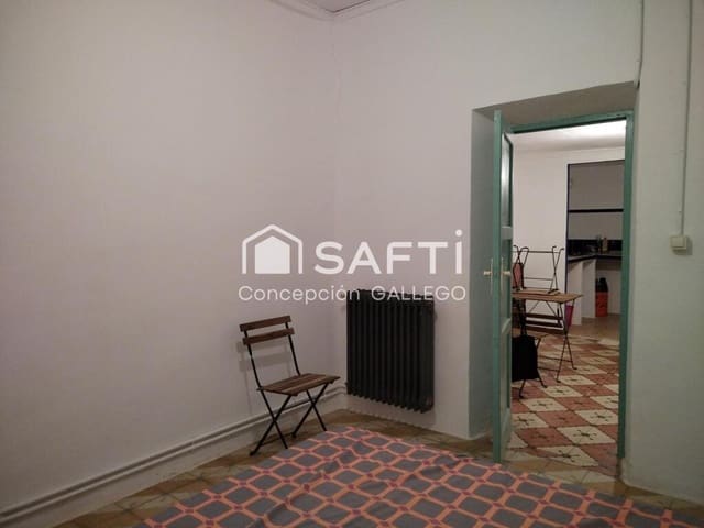 4 bedroom Villa for sale in Alcázar de San Juan with garage - € 140,000 (Ref: 9173954)