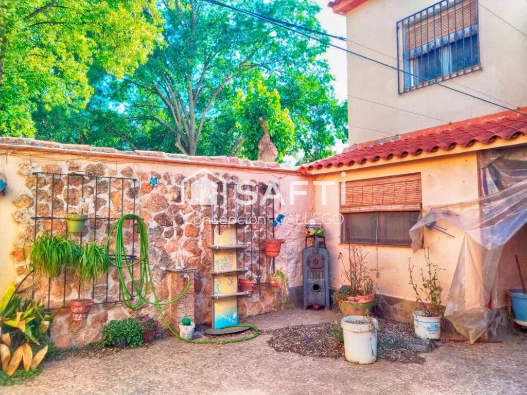 4 soveværelse Villa til salg i Alcazar de San Juan - € 138.000 (Ref: 9173962)