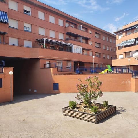 3 makuuhuone Huoneisto myytävänä paikassa Ciudad Real kaupunki mukana 
autotalli - 249 000 € (Ref: 9173973)