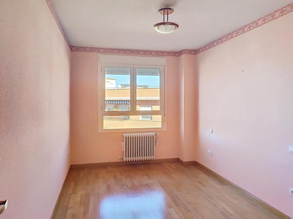 3 bedroom Apartment for sale in Ciudad Real city with garage - € 249,000 (Ref: 9173973)