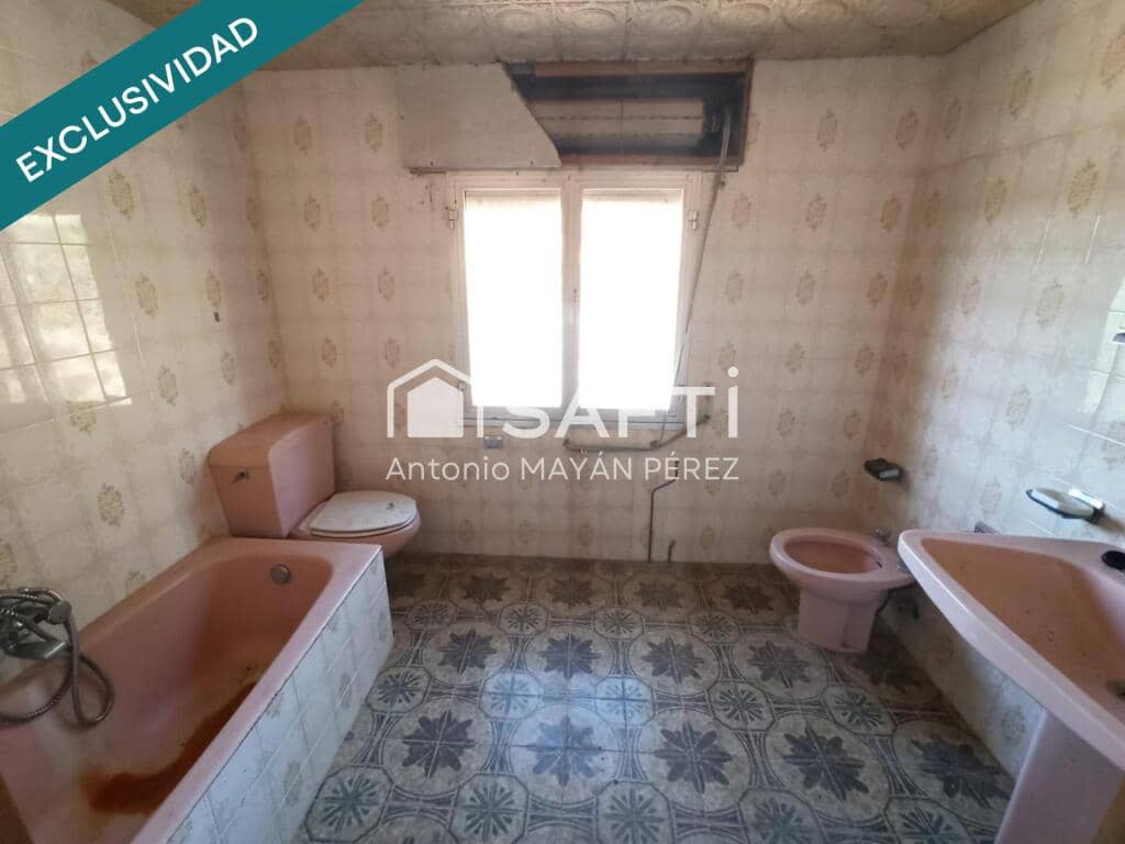 6 bedroom Finca/Country House for sale in Rianxo with garage - € 67,500 (Ref: 9173999)