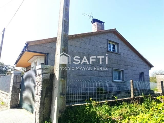 3 bedroom Villa for sale in Ribeira with garage - € 300,000 (Ref: 9174003)