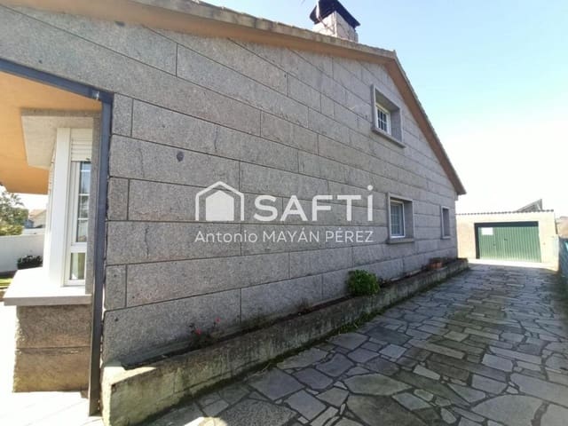 3 bedroom Villa for sale in Ribeira with garage - € 300,000 (Ref: 9174003)