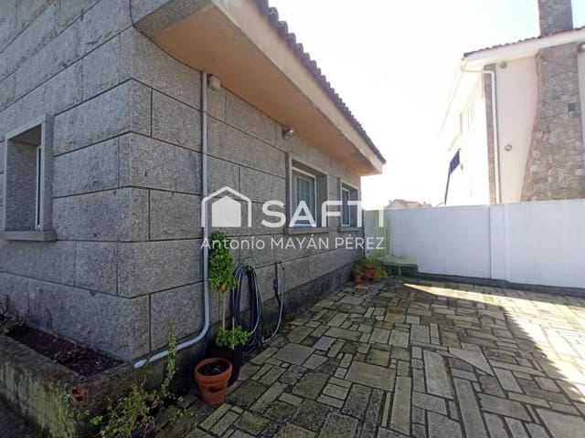 3 bedroom Villa for sale in Ribeira with garage - € 300,000 (Ref: 9174003)