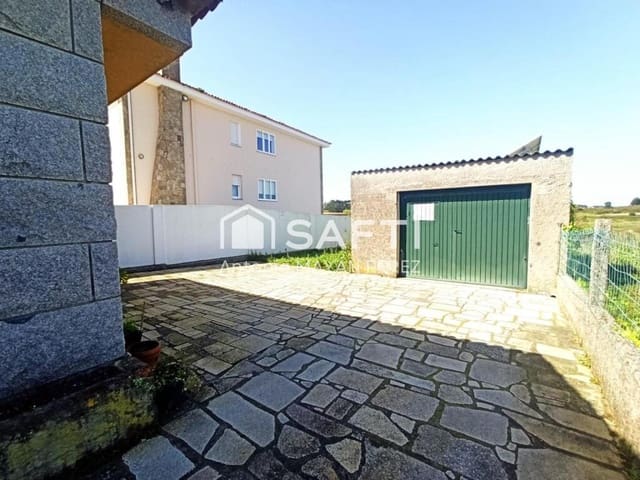 3 bedroom Villa for sale in Ribeira with garage - € 300,000 (Ref: 9174003)