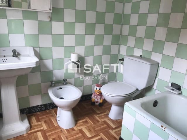 4 bedroom Terraced Villa for sale in Boiro - € 150,000 (Ref: 9174019)