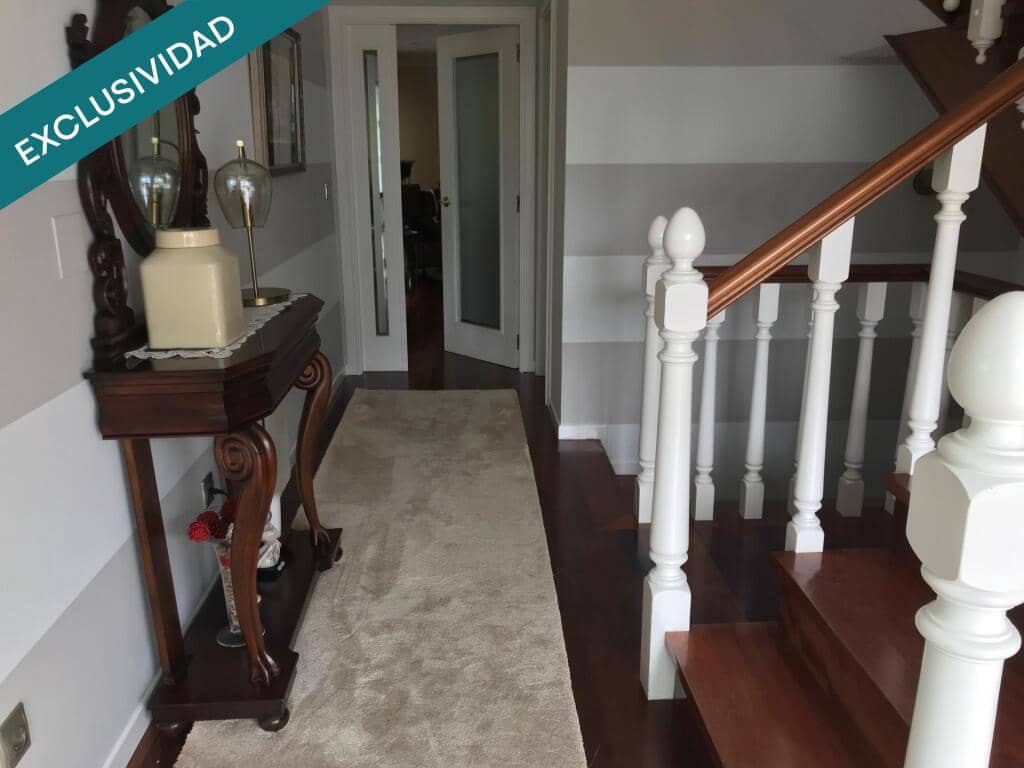 5 soveværelse Rækkehus til salg i Santiago de Compostela med swimmingpool garage - € 535.000 (Ref: 9174020)