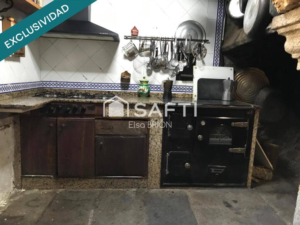 5 bedroom Finca/Country House for sale in Rois with pool - € 370,000 (Ref: 9174024)