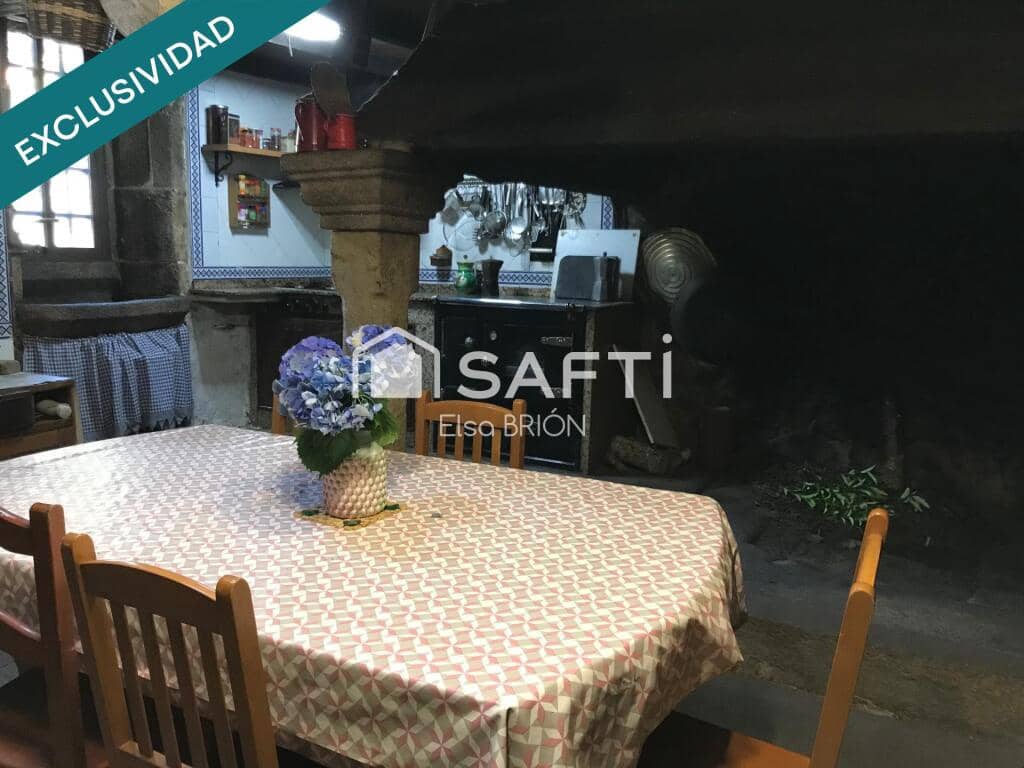 5 bedroom Finca/Country House for sale in Rois with pool - € 370,000 (Ref: 9174024)