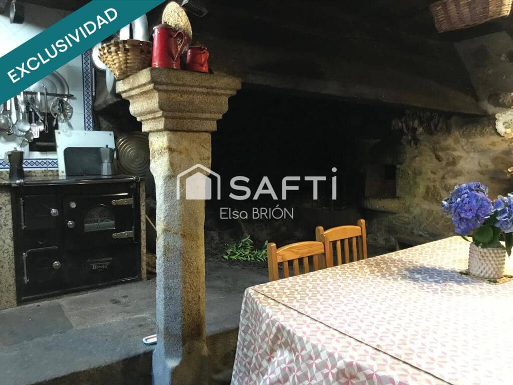 5 bedroom Finca/Country House for sale in Rois with pool - € 370,000 (Ref: 9174024)