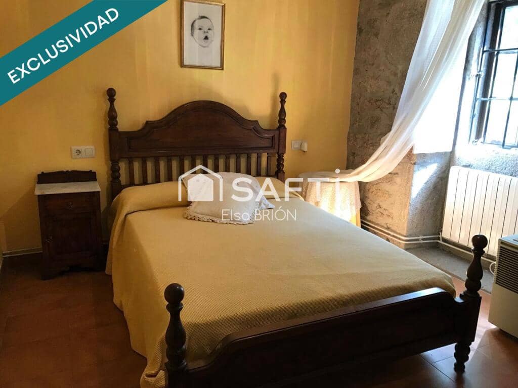 5 bedroom Finca/Country House for sale in Rois with pool - € 370,000 (Ref: 9174024)