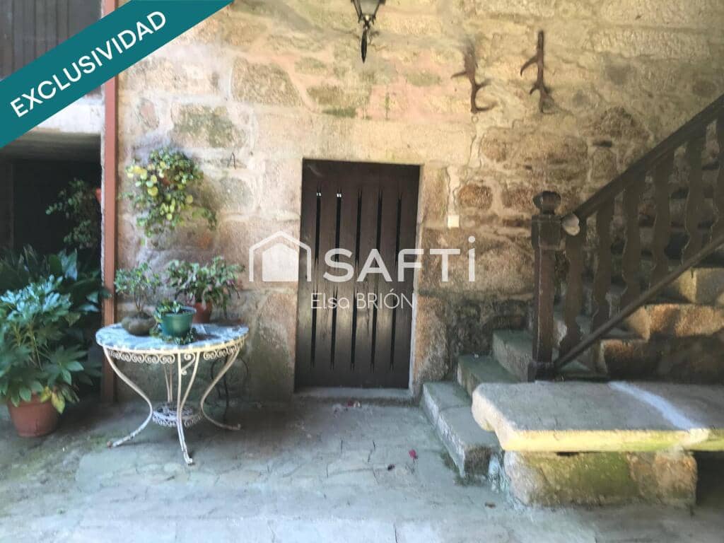 5 bedroom Finca/Country House for sale in Rois with pool - € 370,000 (Ref: 9174024)