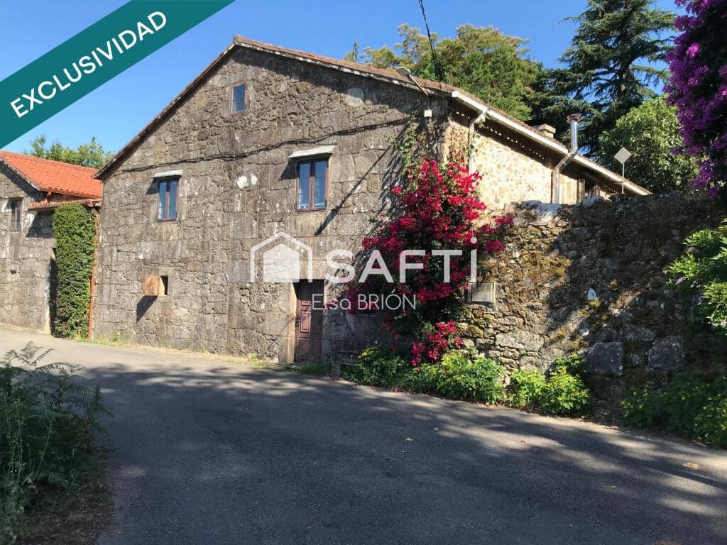 5 bedroom Finca/Country House for sale in Rois with pool - € 370,000 (Ref: 9174024)